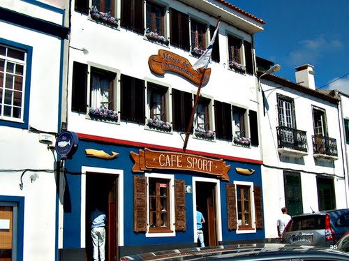 Yachtcharter Azoren: Das berühmte Peter Café Sport ist Treffpunkt vieler Transatlantiksegler 